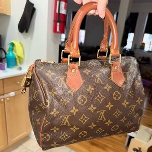 ❌ SOLD ❌ Louis Vuitton Speedy 25 Monogram Handbag
